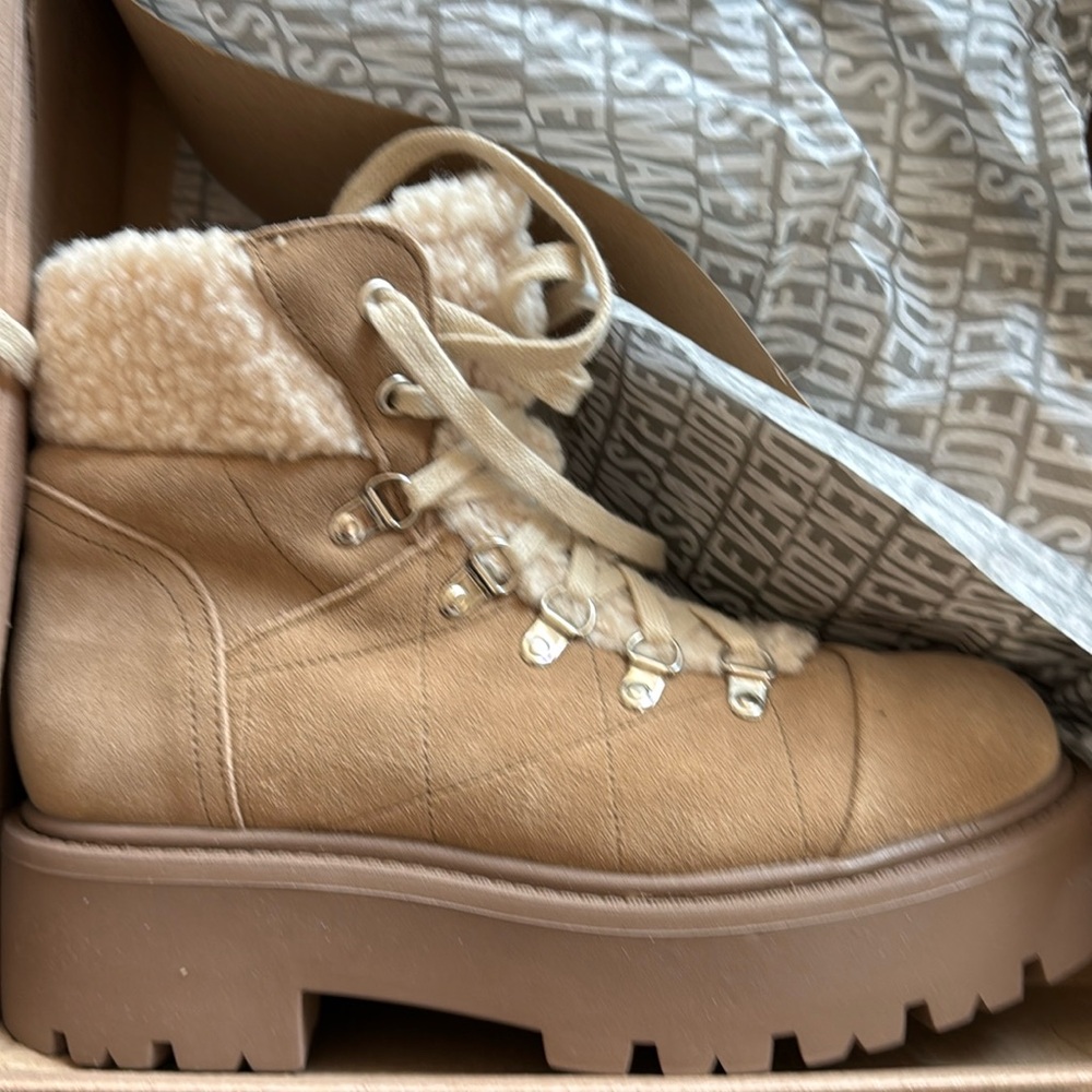 Brand new Steve Madden oatmeal suede ankle boots Sz. 8